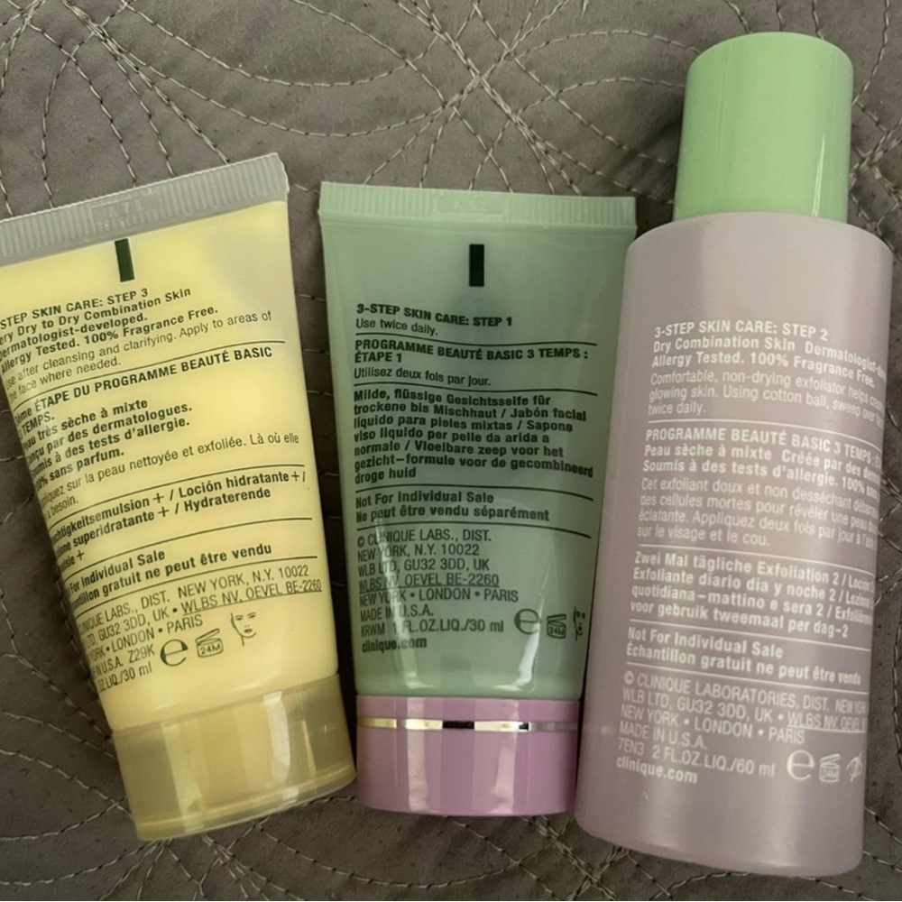Clinique travel Skincare Set - Picture 2 of 2